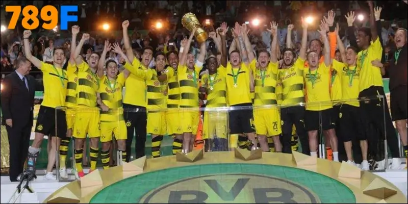 Câu lạc bộ bóng đá Barcelona – huyền thoại của xứ Catalonia 3 Câu lạc bộ Bóng đá Borussia Dortmund thu hút rất nhiều tài năng trẻ