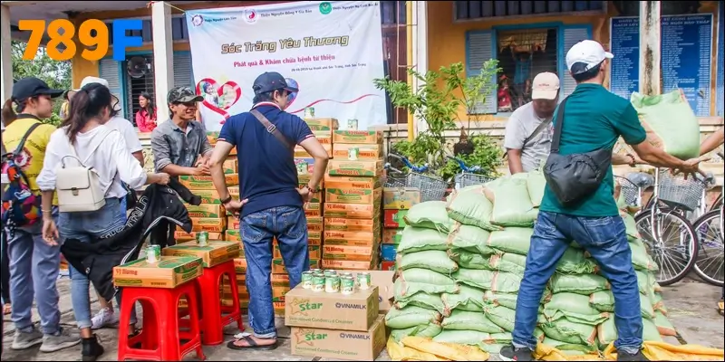 Cách Chơi Vietlott, Hướng Dẫn Đầy Đủ Và Chi Tiết 1 Chương trình trao quà Tết góp phần lan tỏa tinh thần “tương thân tương ái”