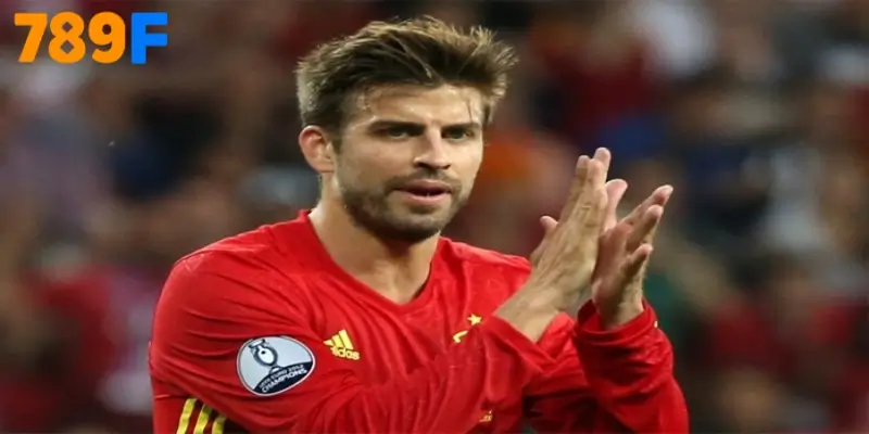 Zidane – Từ Hoàng Tử Marseille Đến Huyền Thoại Bất Tử 2 Piqué là niềm tự hào của người Tây Ban Nha